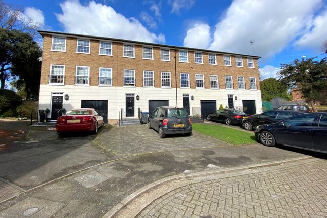 Town house for sale in Addelam Close, Deal