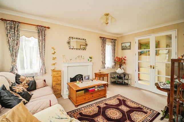 66, Oaklands Park, Dorchester photo 2