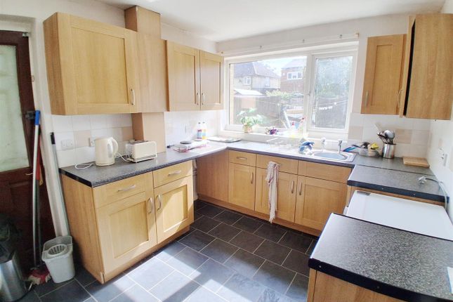 11, Hayman Crescent, Hayes photo 3