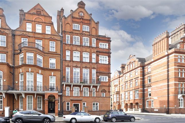 Flat for sale in Cadogan Square, Chelsea, London