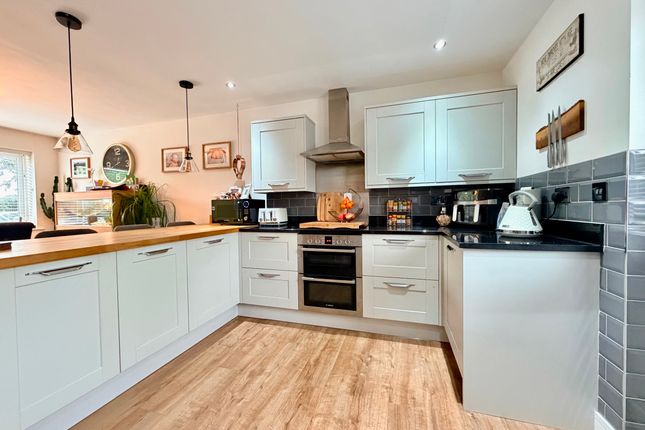26 Goldsmith Drive, Newport Pagnell photo 2