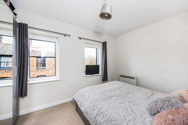 Maisonette to rent in Walnut Tree Close, Guildford