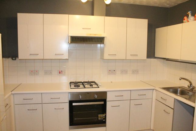 Flat 18 Mermaid Court, Wightman Road, London photo 2