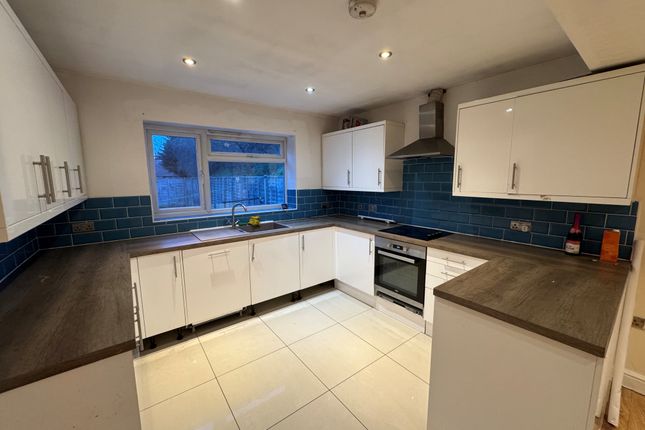 92a, LEICESTER photo 3