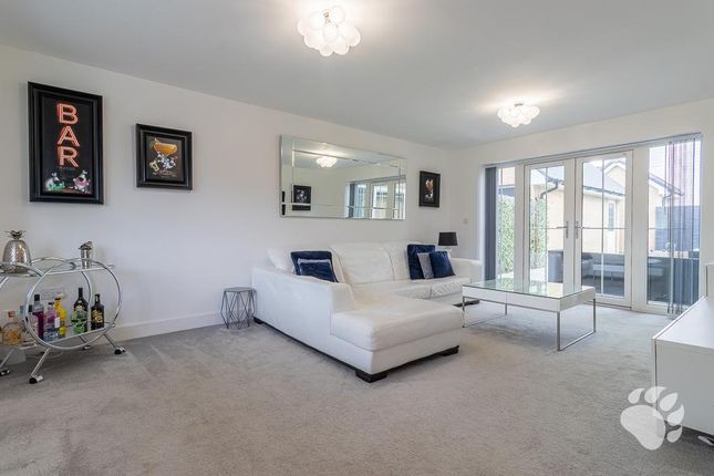 18, Hughes Crescent, Wickford photo 3