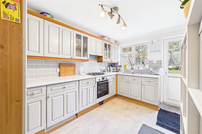 27, Kingsbridge Cottages, Wokingham photo 2