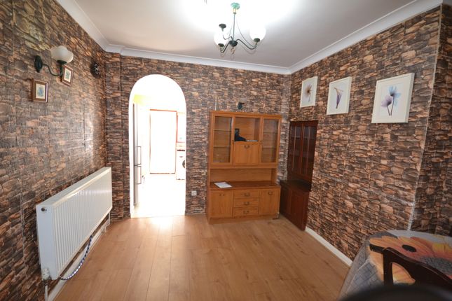 8, Westwood Road, Ilford photo 4