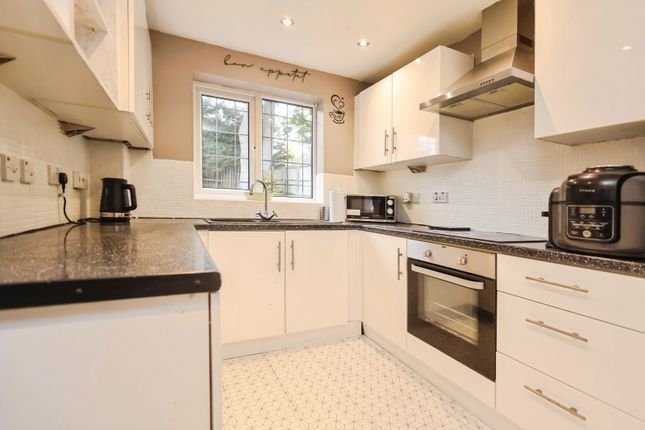 33, Warrington Drive, West Midlands photo 2