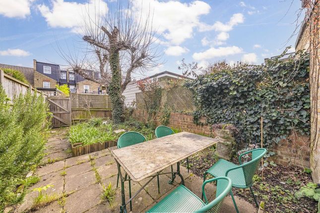26, Westbank Road, Hampton photo 4