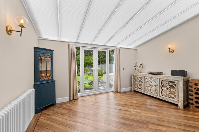 16, White Hill Close, Caterham photo 4