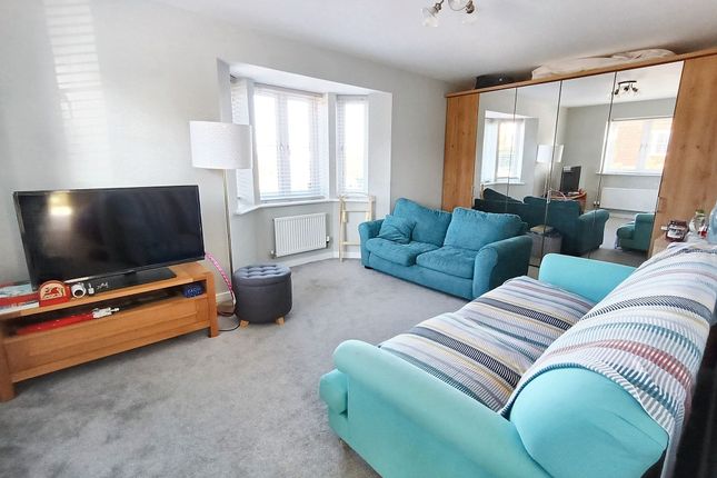 1 Hops Drive, Farnham photo 2