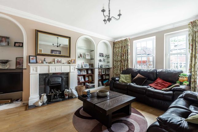 24, Coppice Walk, London photo 2