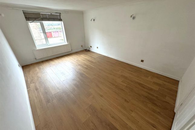 13, Wansford Place, Corby photo 2