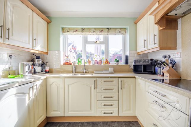 5, Farr Way, Mansfield photo 4