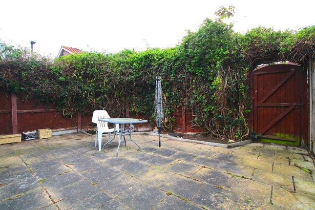 Property to rent in Hickman Close, London