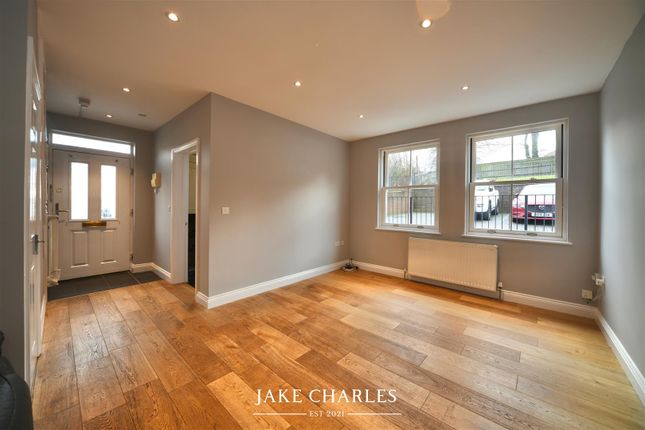 6 Highbanks, Lower Adeyfield Road, Hemel Hempstead photo 3