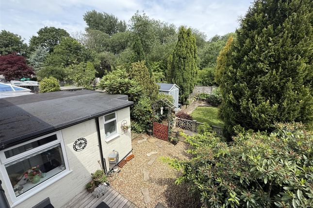 17, Reins Lee Road, Ashton-Under-Lyne photo 4