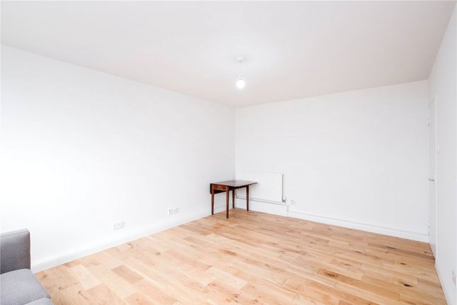 Flat to rent in Hall Street, London