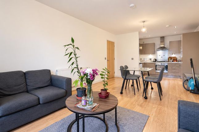 9 Telford Road, London photo 4
