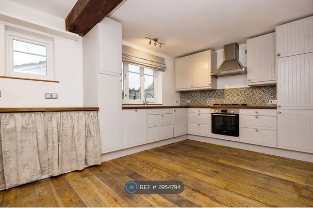 37, Kings Road, Shalford, Guildford photo 2