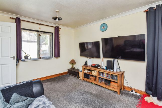 23, Isaacs Close, Somerset photo 3
