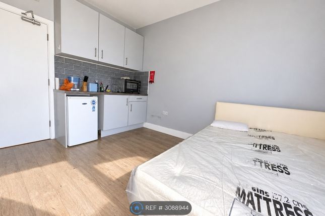 Flat, Enfield photo 3