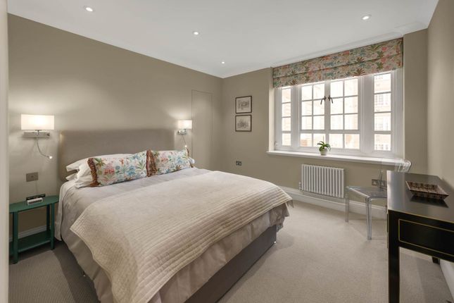 36 Swan Court, Chelsea Manor Street, London photo 4