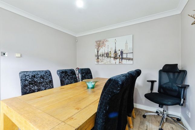 52, Guest Street, Leigh photo 4