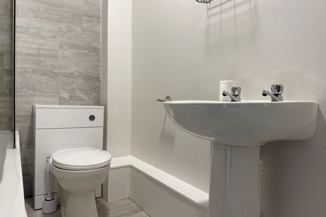 12a, BELPER photo 4