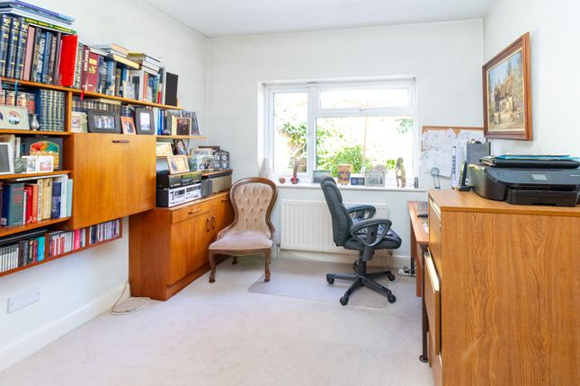 5 Mowbray Road, Edgware photo 4