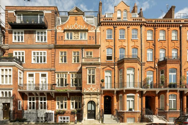 Flat for sale in Lennox Gardens, Knightsbridge