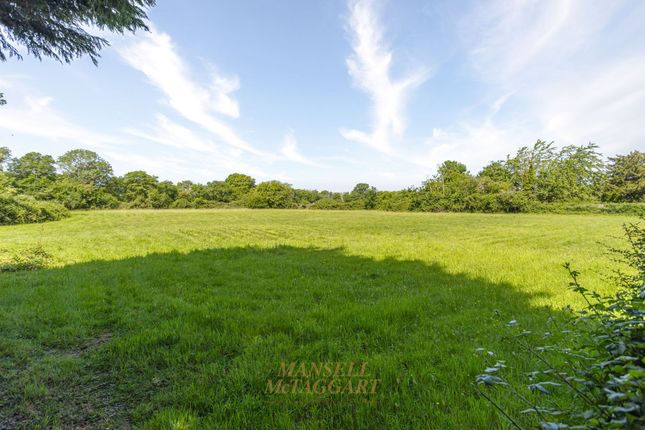 Naldretts Farm House Charlwood Road, Crawley photo 4