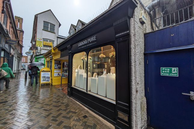 Retail premises to let in Swan Lane, Guildford