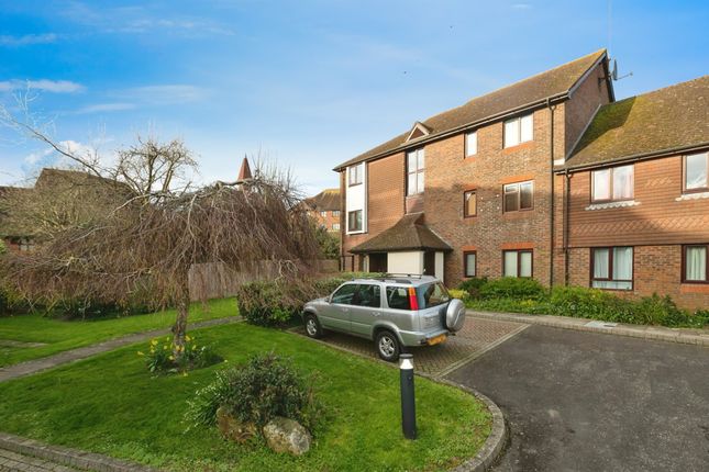 Flat for sale in Woodhams Close, Battle