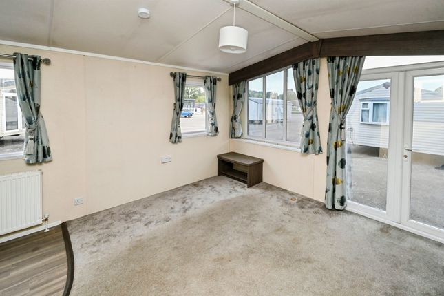 Kensington, Witham Bank, Lincoln photo 4