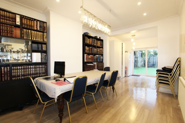 29, Sinclair Grove, London photo 4
