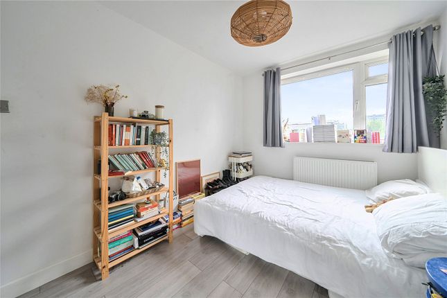 Flat 16, Laurie House,, Gaywood Street, London photo 4
