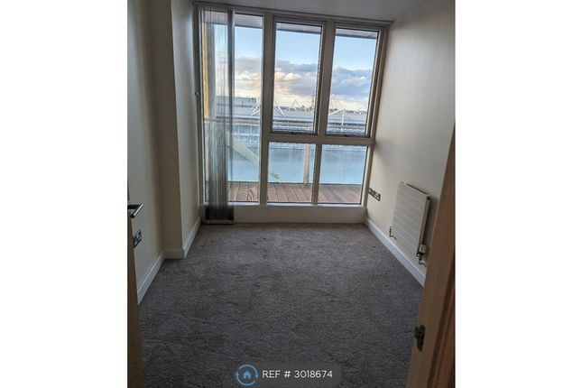 Flat, Eastern Quay Apartments Rayleigh Road, London photo 4