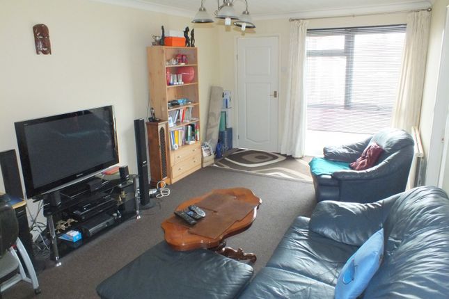 38a Woburn Avenue, Farnborough photo 2