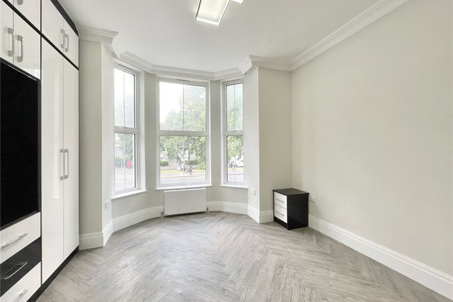 Flat to rent in The Mall, Ealing Broadway, London