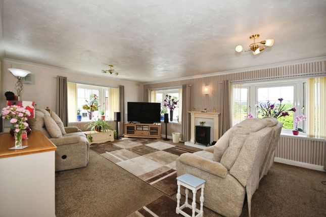 39, Poplar Drive, Chesterfield photo 3