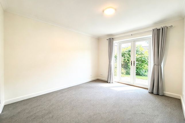 42 Leyburn Crescent, Romford photo 2