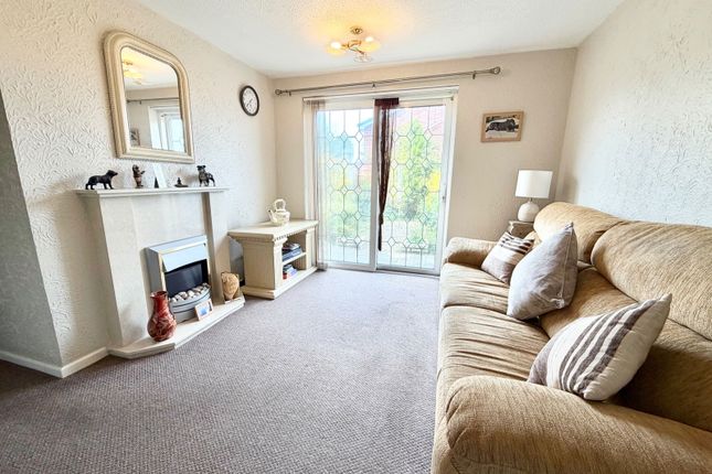 33, Rosemoor Drive, Brierley Hill photo 4