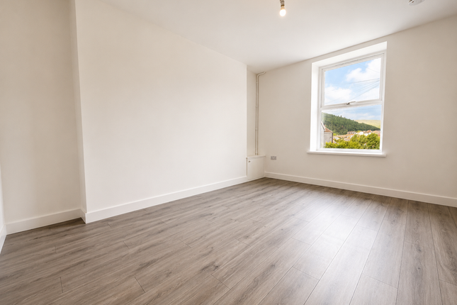 77, High Street, Porth photo 4