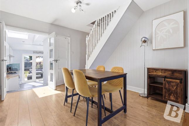 21, Primrose Hill, Essex photo 3