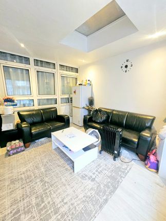 Globe Road, London photo 2