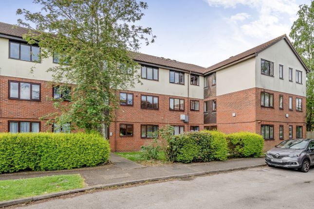 Flat for sale in Sunbury-On-Thames, Surrey