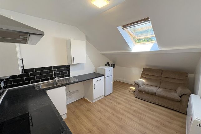 Flat 4, 6, Westbrook, Darlington photo 2