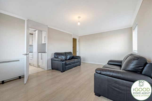 Flat for sale in Swanshope, Loughton