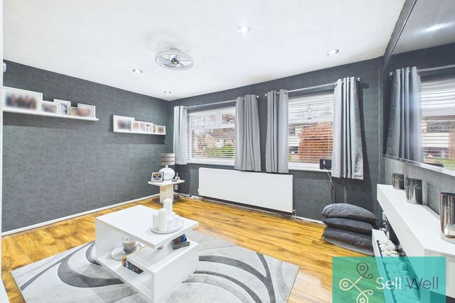 8, Mortlake Close, Manchester photo 4